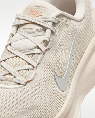 Nike Vomero 18 Women's Road Running Shoes. Nike DK